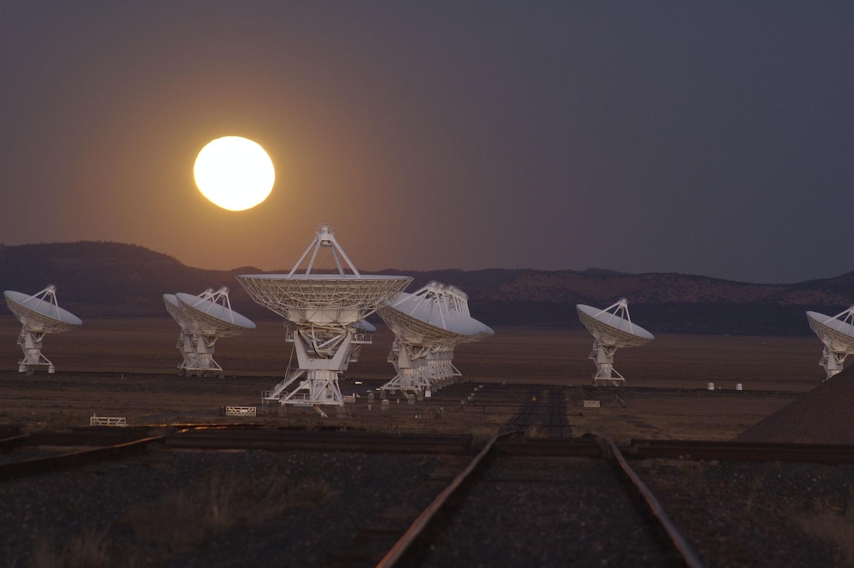 vue terre avec soleil et radars