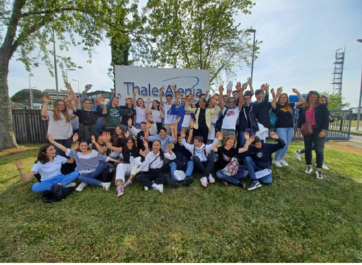 Construire un satellite